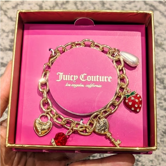 Juicy Couture Gold tone Charm Bracelet NEW IN BOX - Picture 3 of 4